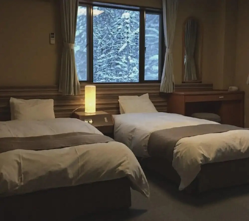 Hakuba Landmark Iwatake Lodge