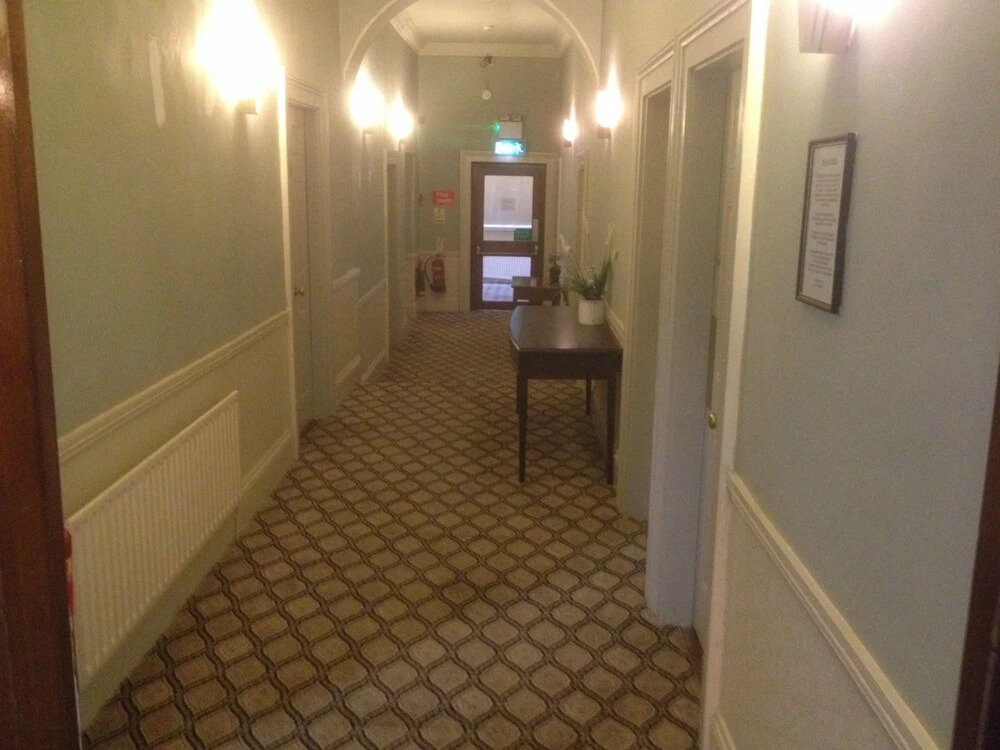 Barrys Hotel