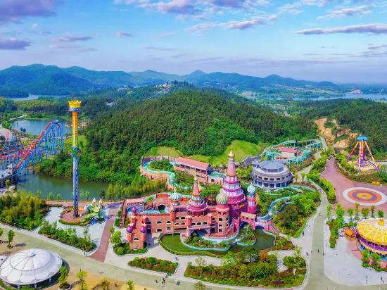 Gingko Lake Resort Hotel Villa