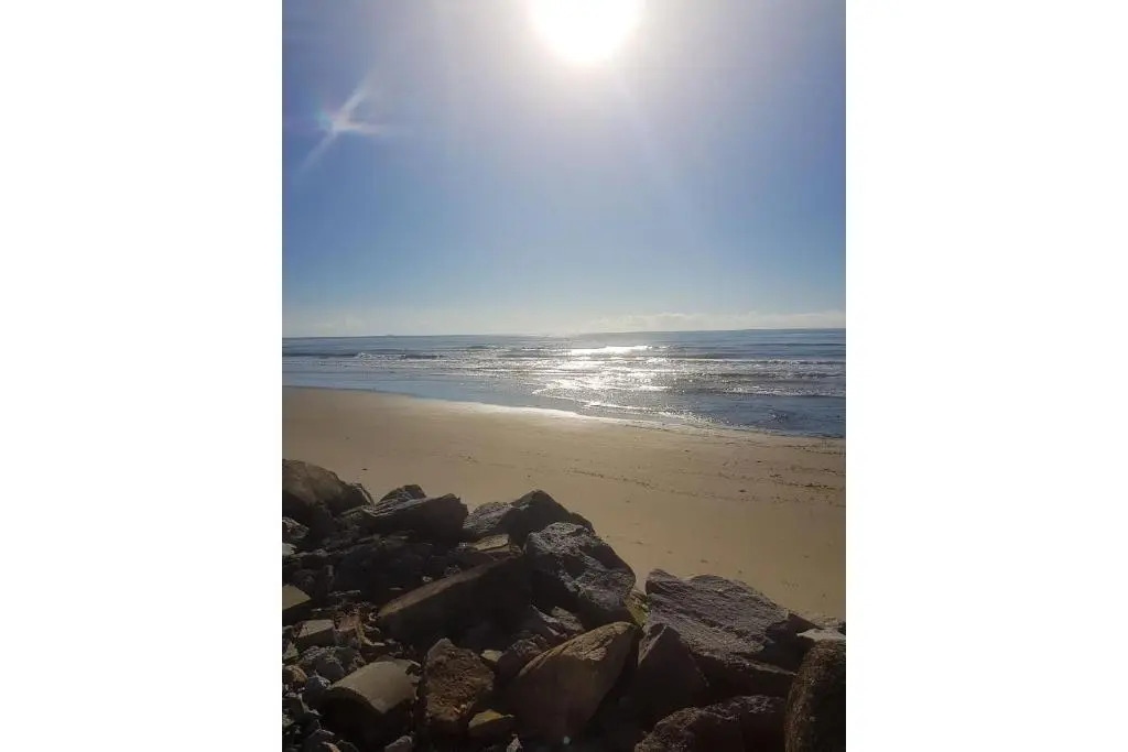 Tranquilidade a meia quadra da praia - churrasqueira, super wi-fi e Chromecast!