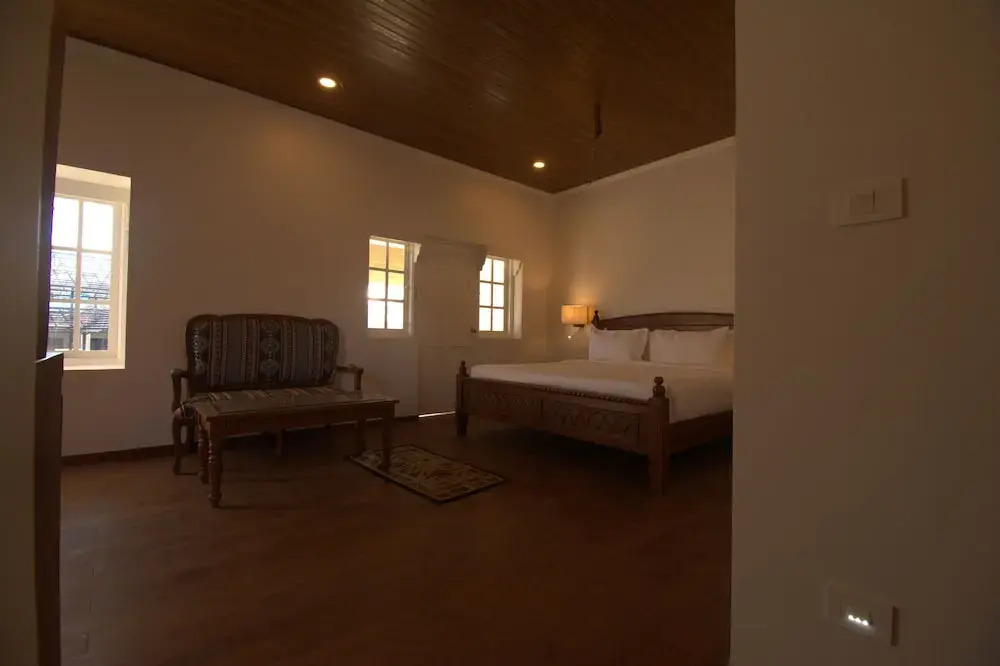 The Tredis Heritage by the Lake