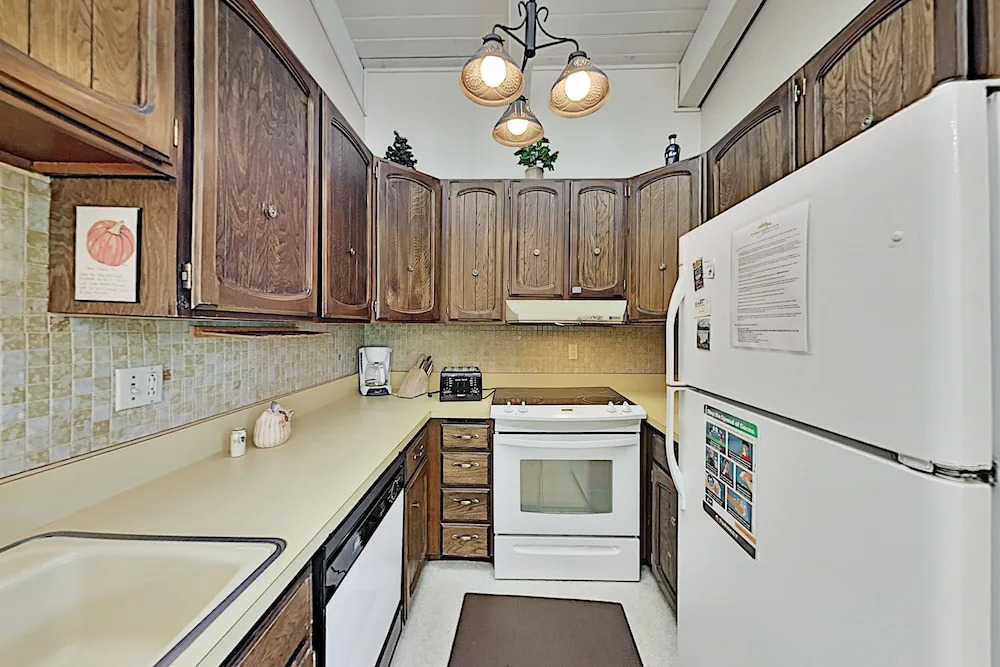3251chat 4 Bedroom Condo