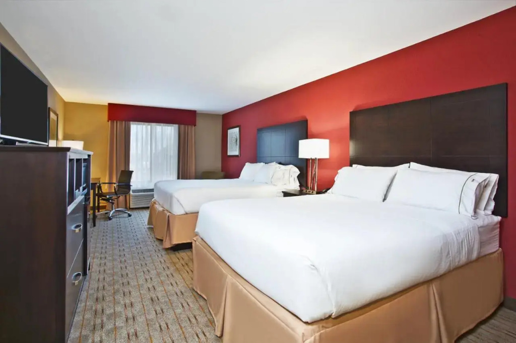 Holiday Inn Express & Suites Springfield, an IHG Hotel
