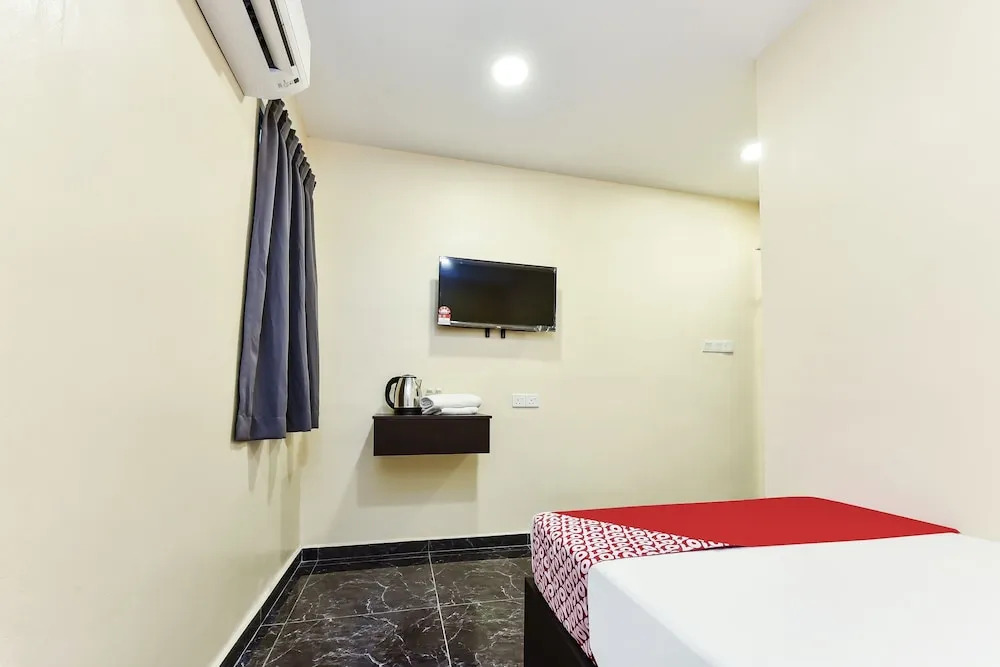 OYO 90445 Th Hotel