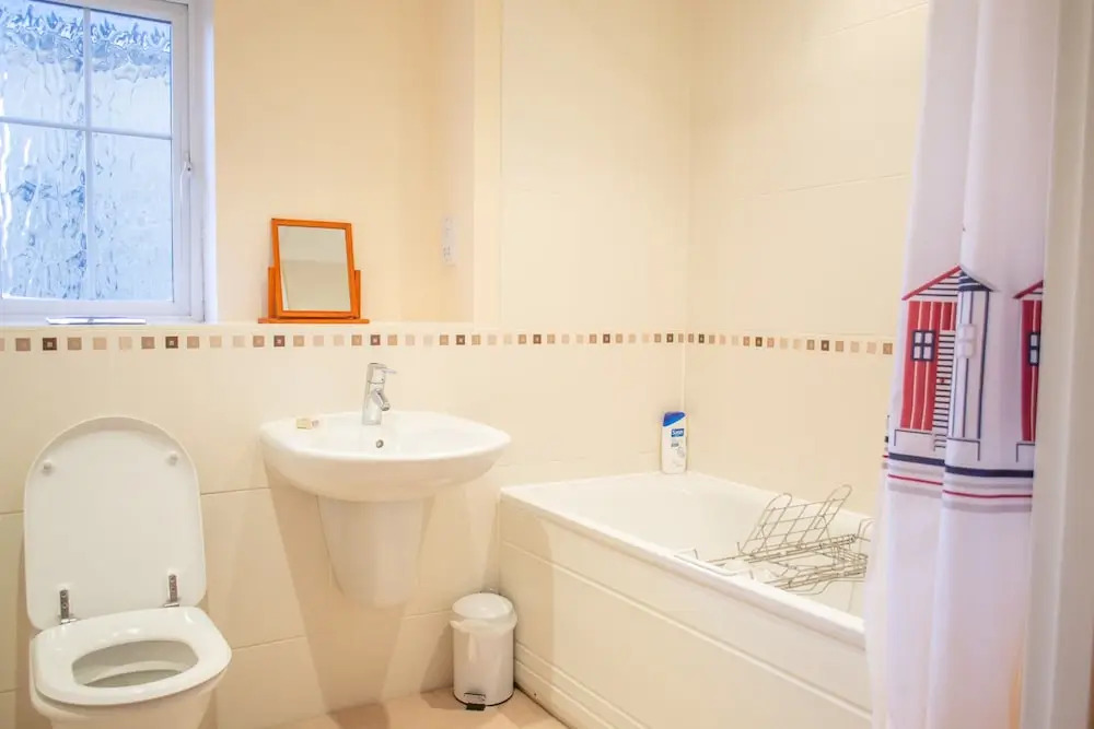 Bright 2 Bedroom Flat With Parking in Oxford