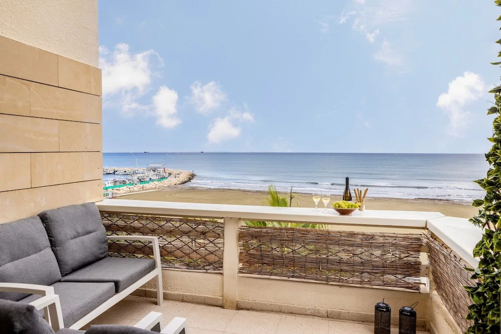 Mackenzie Seafront Suite