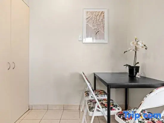 Well-Located Single Room in Auburn - Near Station and Shops - Shared Bathroom