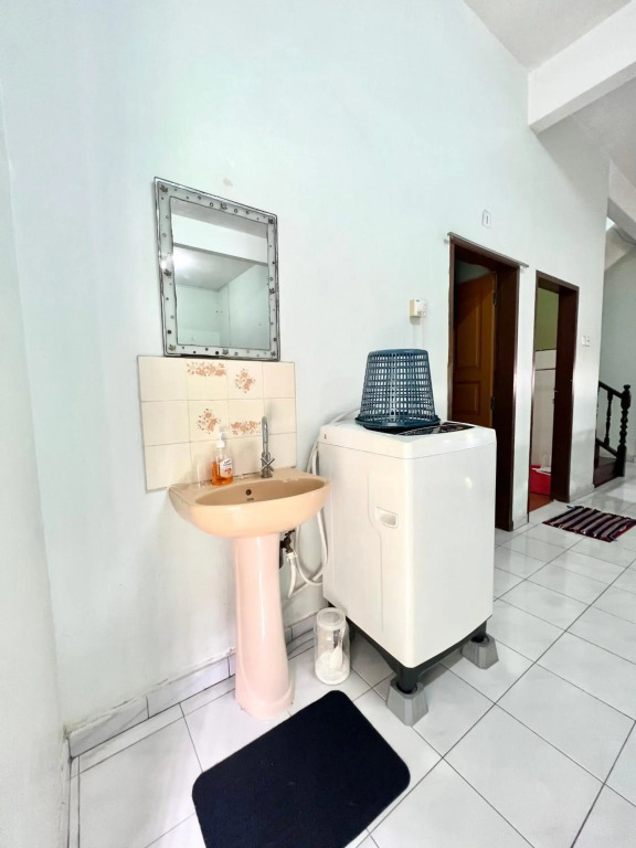 Teratai Homestay Batu Buruk