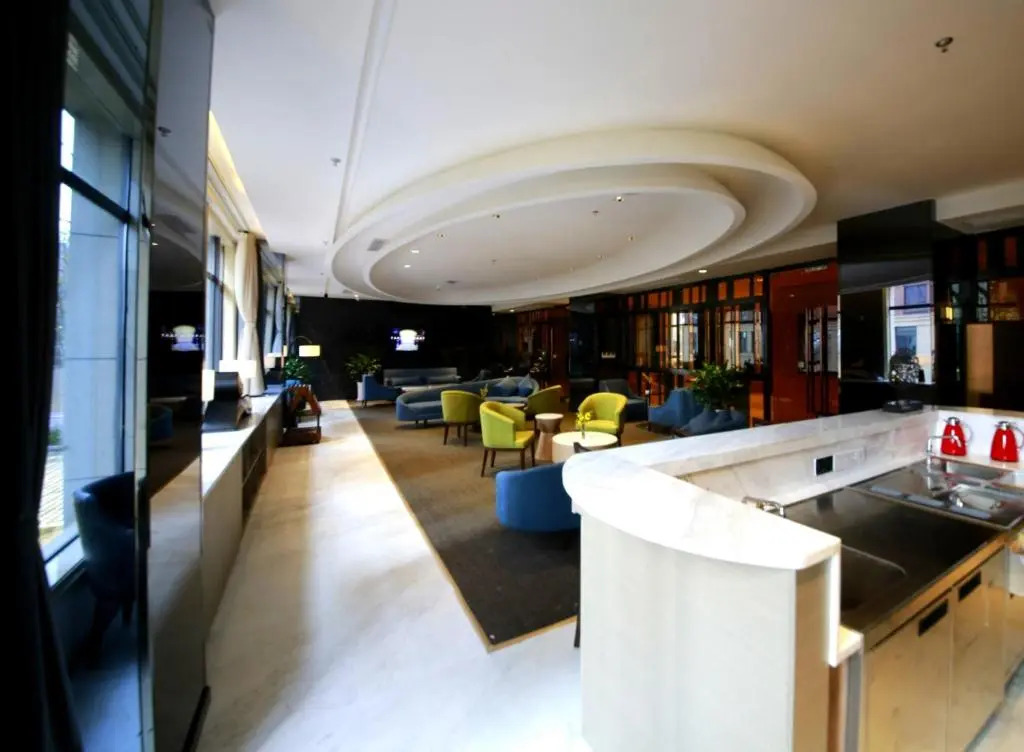 Howard Johnson Life Geckor Zhu