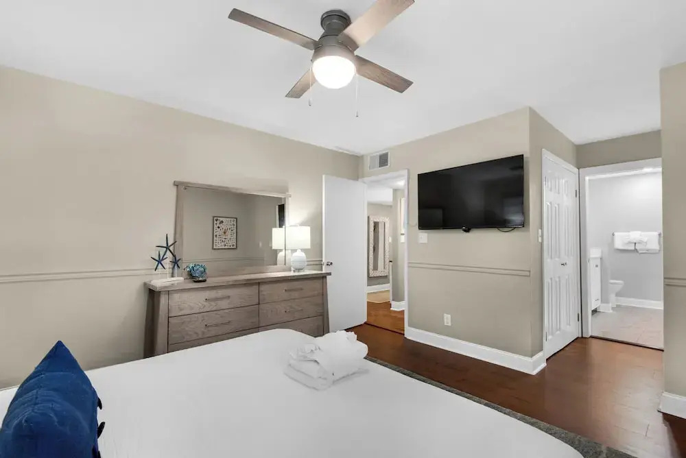 Sleeps 8 w/ Resort Pools, Tennis, Golf & Beach Access + Attraction Tickets!
