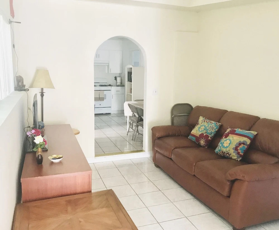 Entire 3 Bedrooms Guest House Close Beach Downtown