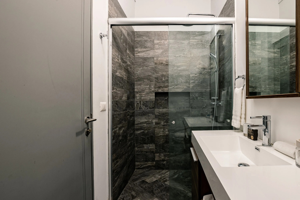 Chic Modern La Condesa Apt in Art Deco Building