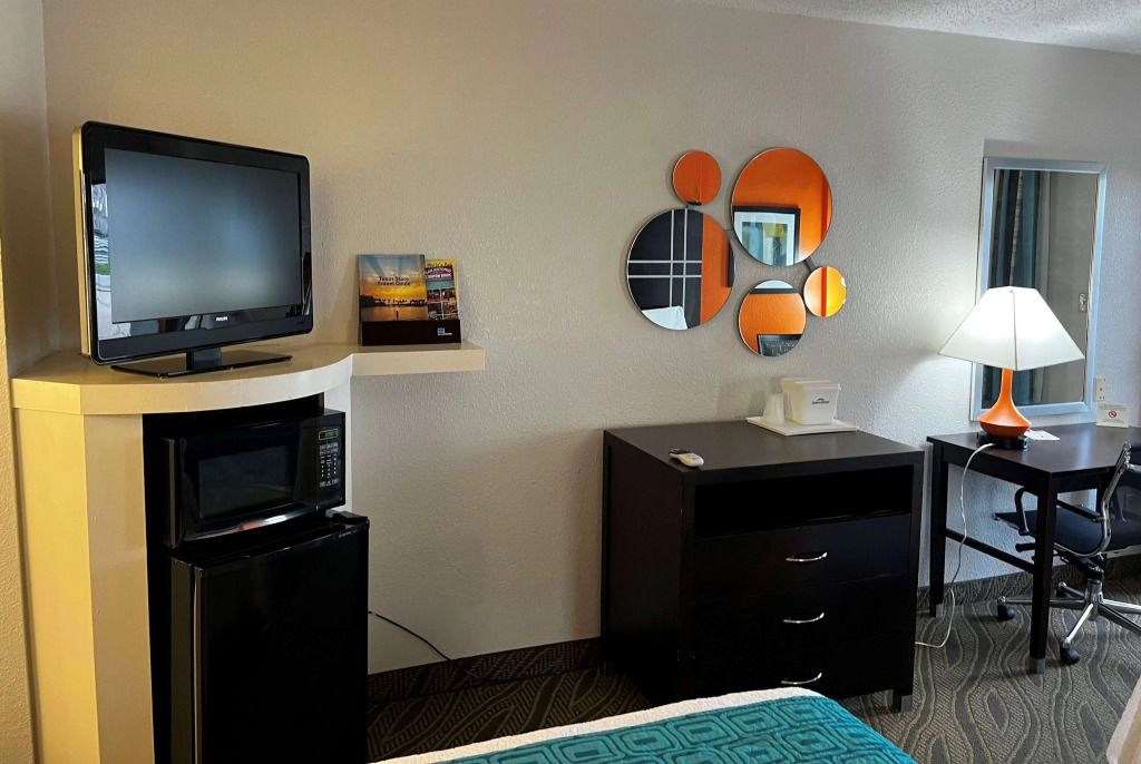 Howard Johnson by Wyndham Houston Heights Downtown