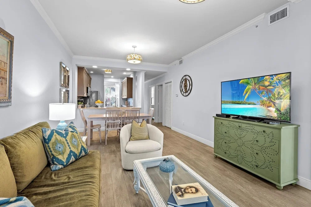 Bologna - Luxury 2-BR Condo with Lake & Golf Views at Green Links, Lely Resort. Access to Pool, Hot Tub, Tennis Courts, and Golf Courses. Near Naples Beaches & Downtown