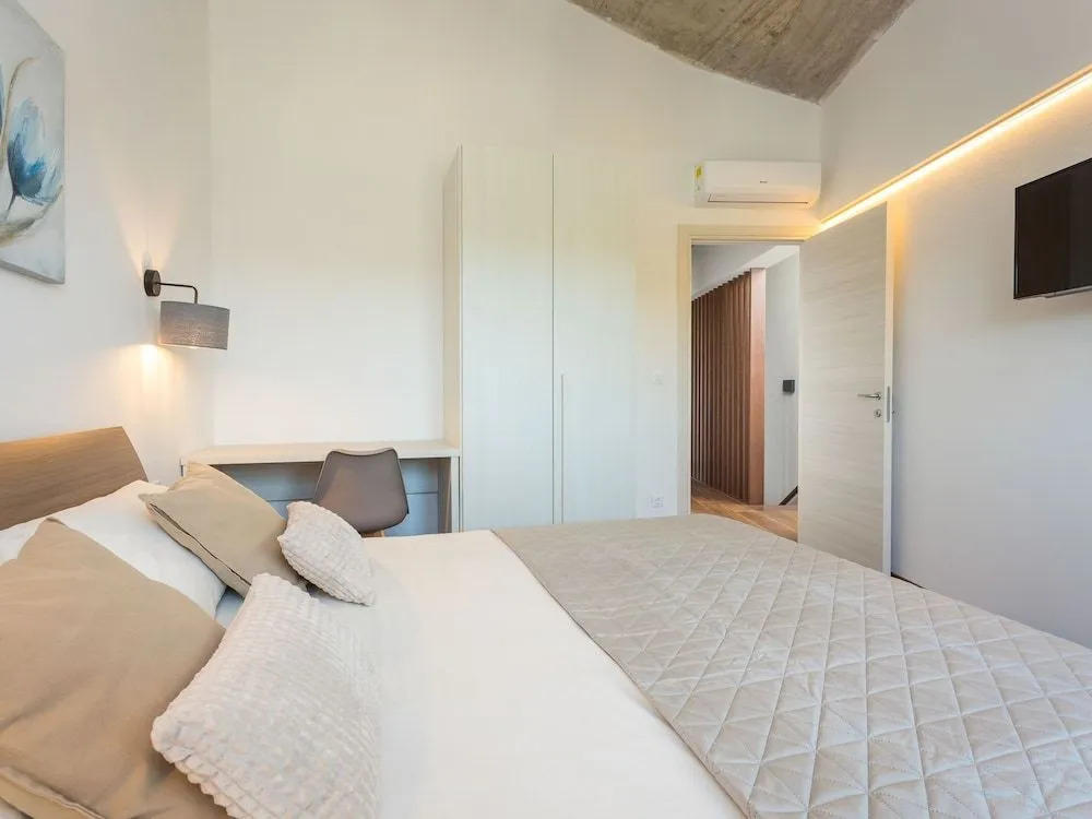 Villa Leonardo Vr Naveri