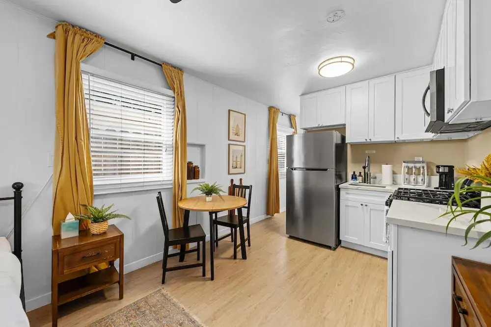 Live Like a Local - Studio With Huge Backyard