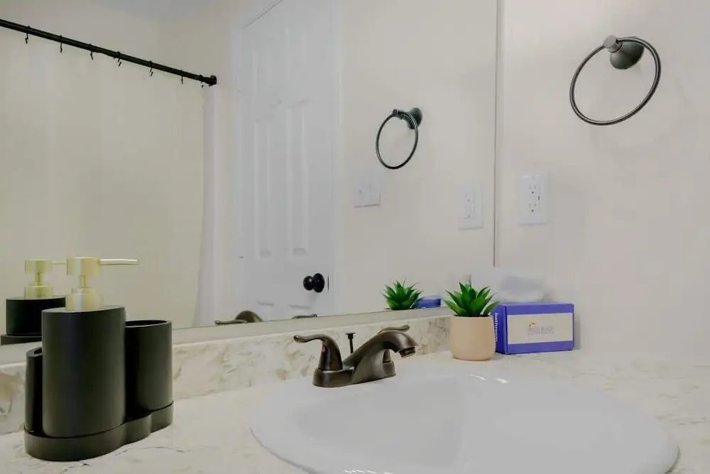 Cozy 2 Bed Duplex Just Blocks From Downtown Biloxi
