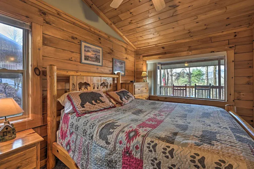 'bear Den' Cabin: Hot Tub, 4 Mi to Nantahala River
