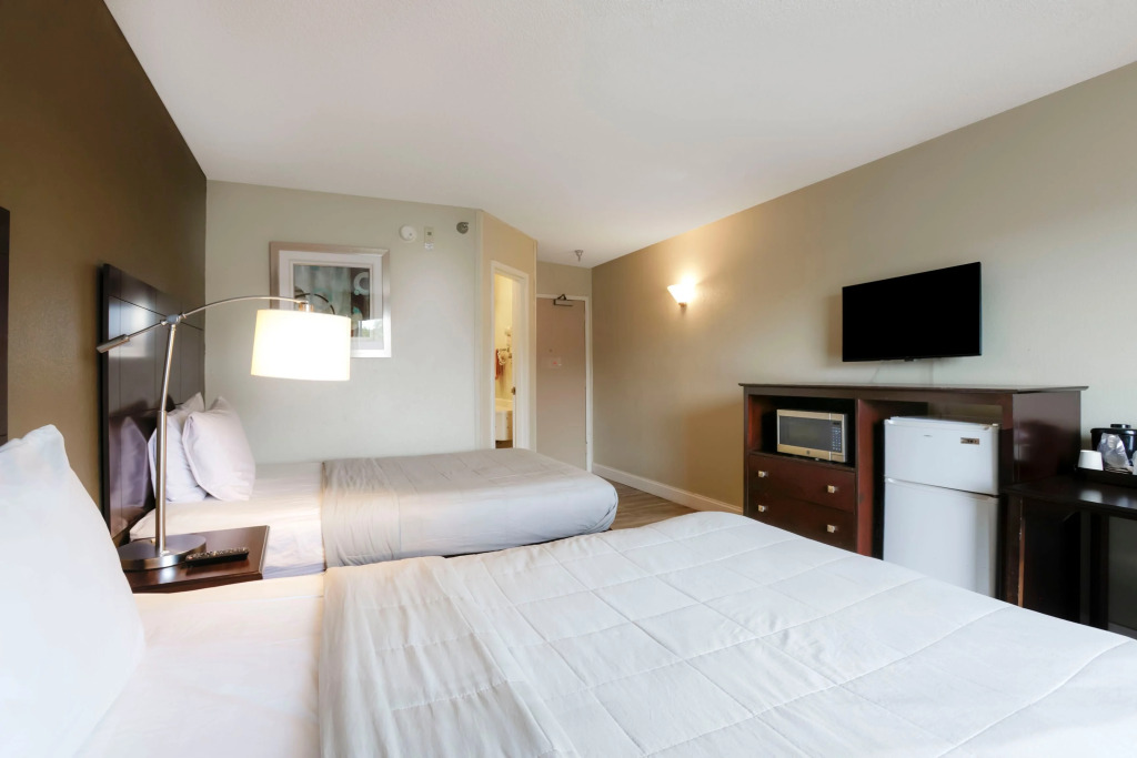 Copley Inn & Suites By OYO Akron OH