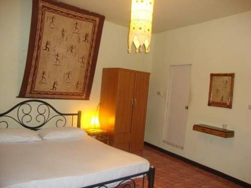 Gaeng Phet Restaurant & Guesthouse