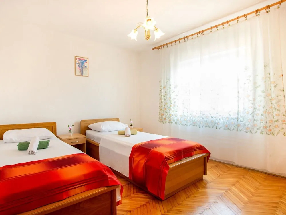 Modern, new Apartment With Private Terrace, Garden With Bbq, Near the sea