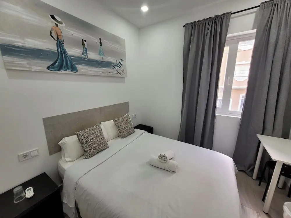 AYZ Silvela - Auto check-in property