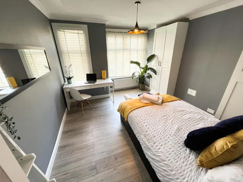 ***3 bedroom Home away from Home with BBQ grill***