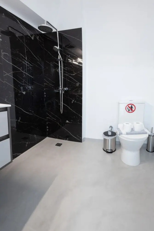 Spacious Urban Retreat Central 2-bedroom Haven for 8