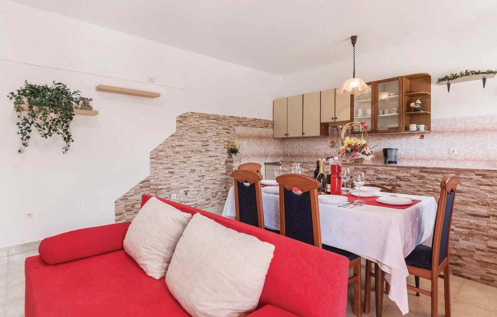 Beautiful Home In Liznjan