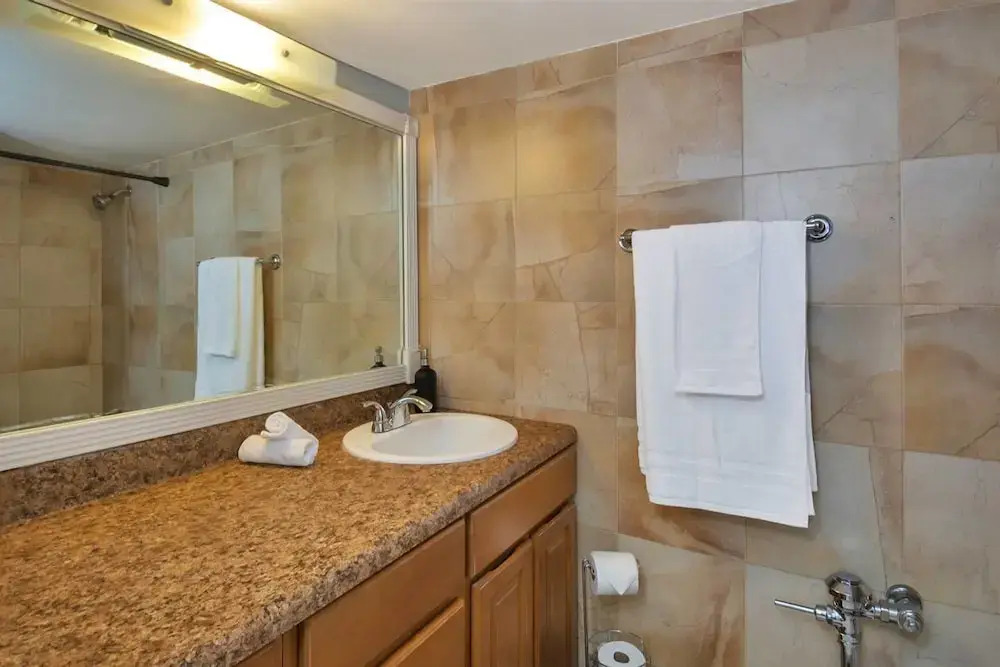 Gorgeous Spot in Hallandale Beach With Pool!!