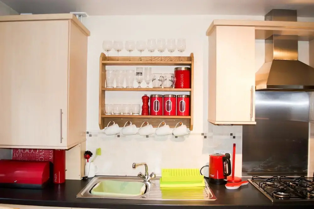 Bright 2 Bedroom Flat With Patio