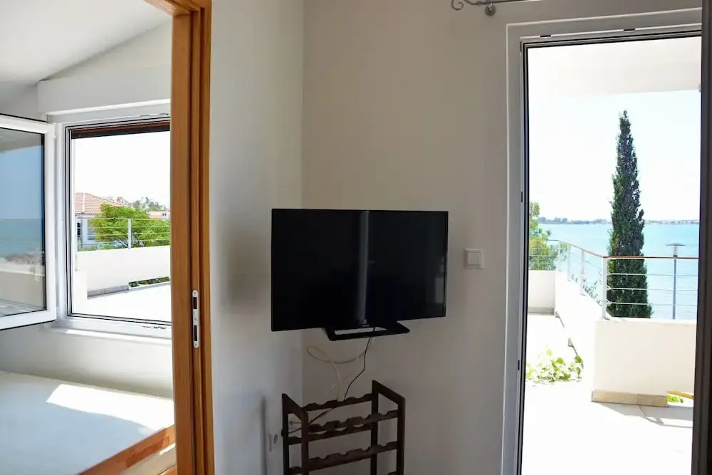 Charming Apartment in Vrsi Mulo, Great Place in Dalmatia for Family Vacation