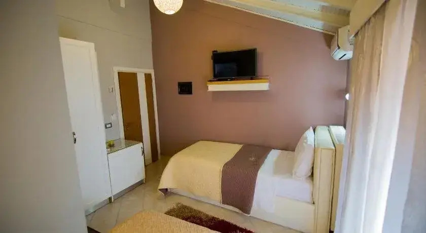 DEA Hotel 2002