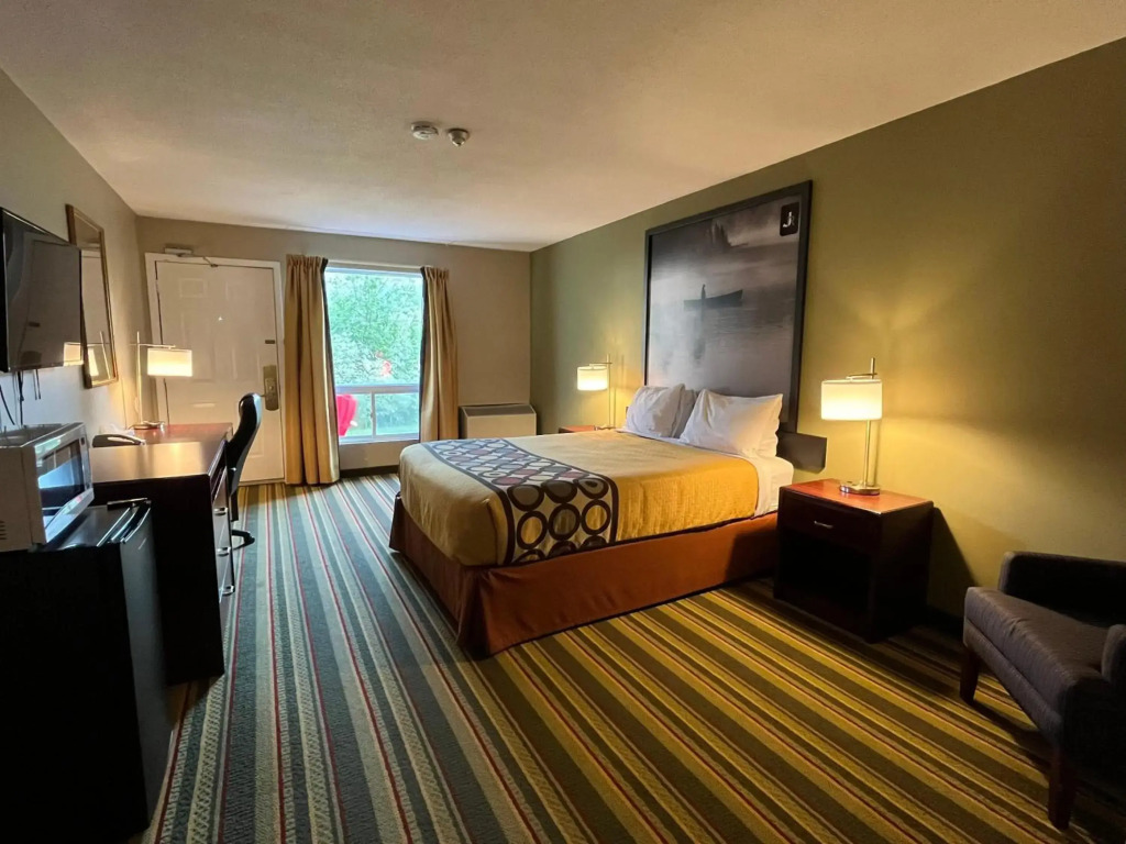 Jolly Roger Inn & Resort