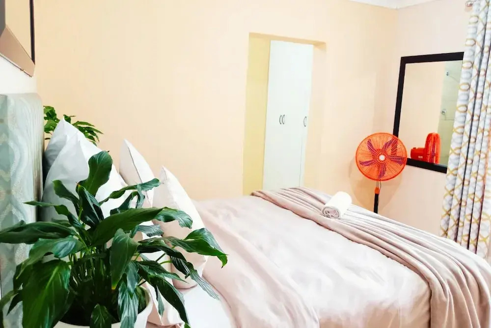 Budget Stays at Olivia Pines Guesthouse