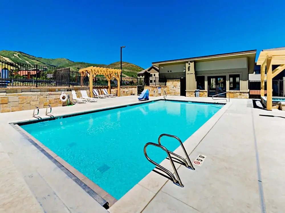 Blackstone Townhouse Unit #2A 2 Bedrooms 2.5 Bathrooms Townhouse