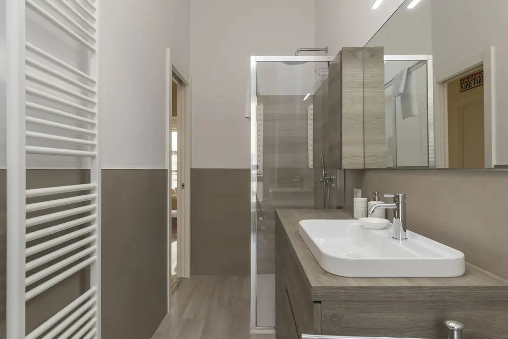 JOIVY Modern 2bed flat with balcony, 250m from M5 Foppa and M2 Sant'Agostino