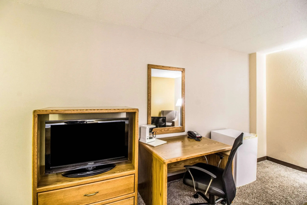 Econo Lodge - Valley City