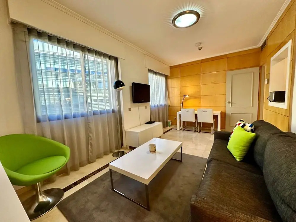 Engracia Square 1-bedroom Apartment in Chamber