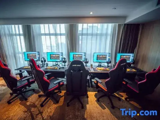 Yuhua E-sports Hotel (Zhengzhou East High-speed Railway Station)