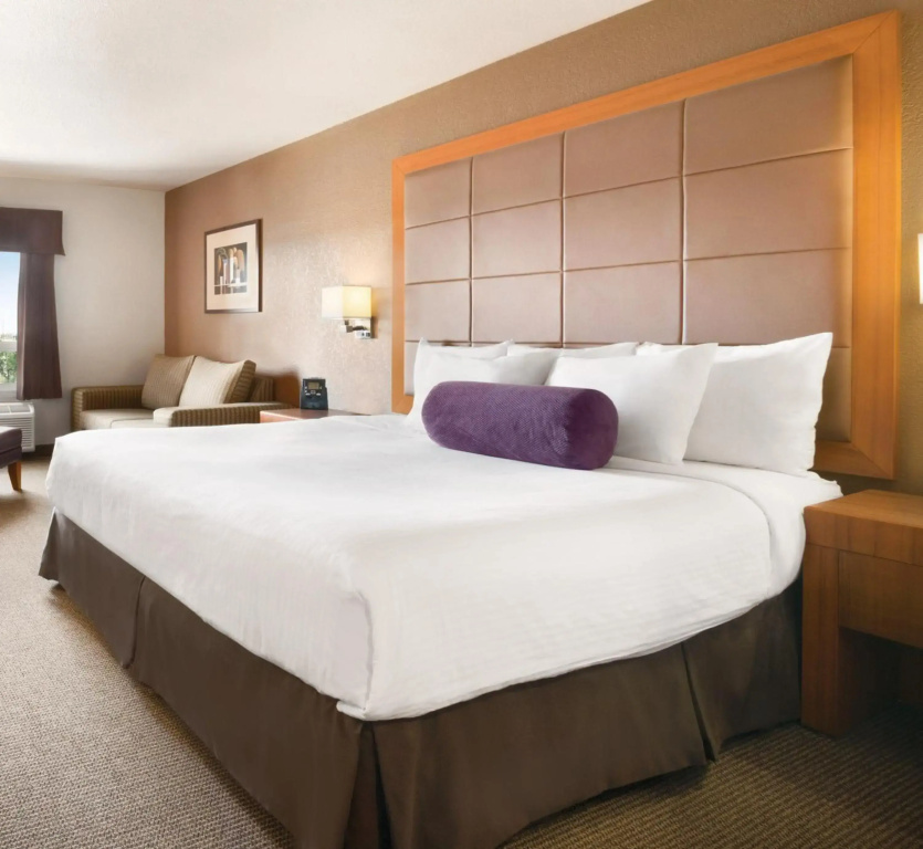 Prairie Crest Calgary Airport by IHG