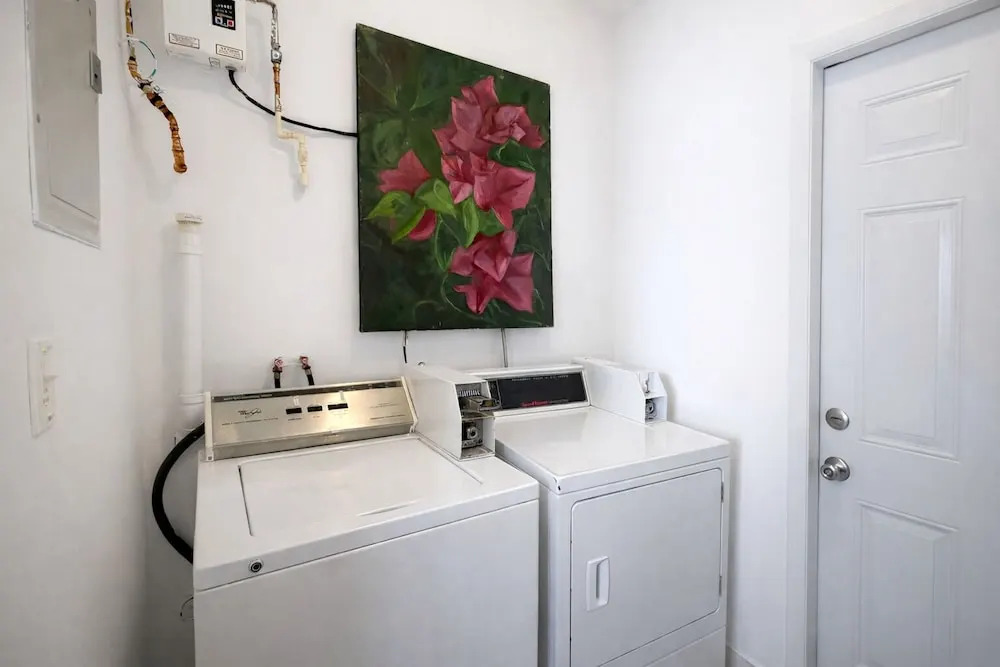 Art King Suite With Priv Bath
