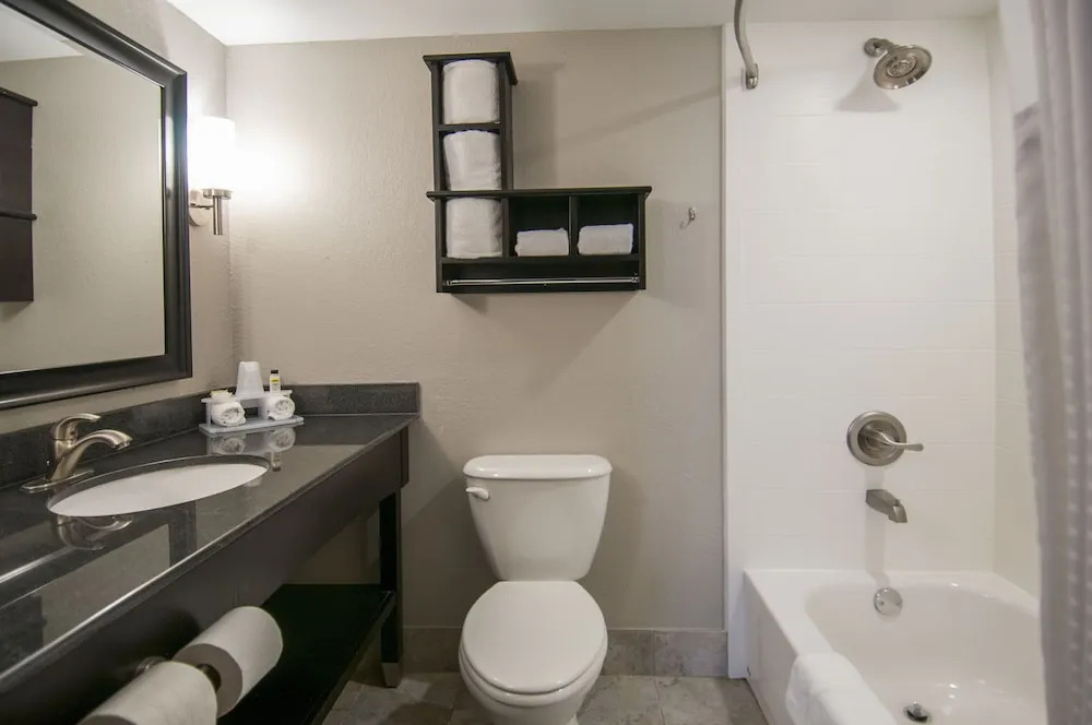 Jackson Hotel and Suites