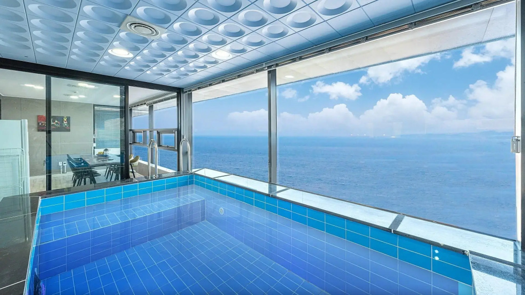 Present Poolvilla