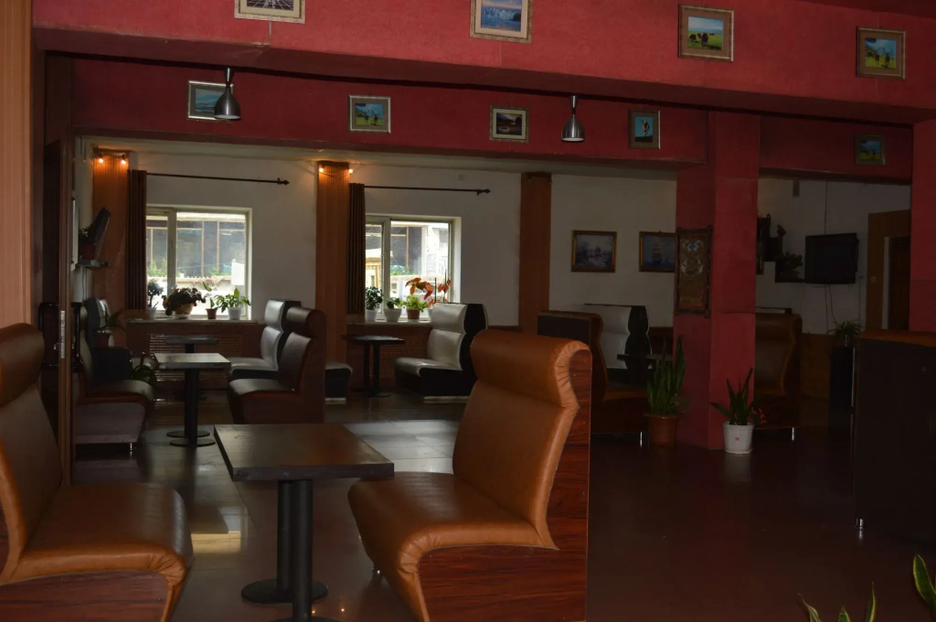 Land Hotel
