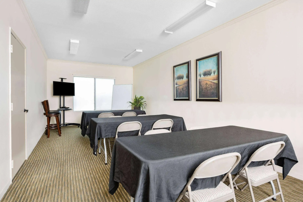 Ramada by Wyndham Bakersfield