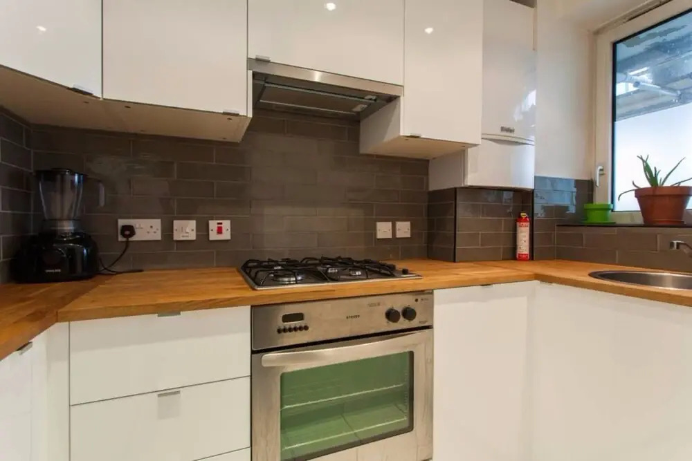 Well Connected Modern East End 1 Bed