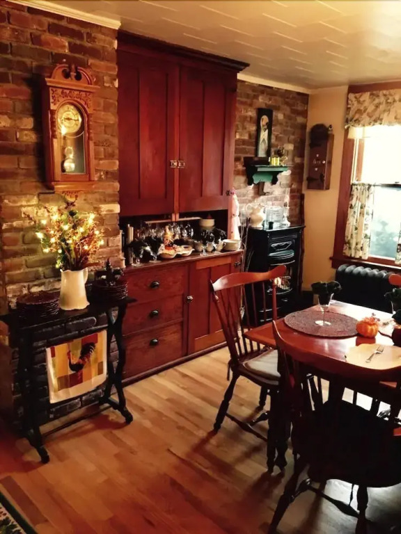 The Bella Ella Bed and Breakfast