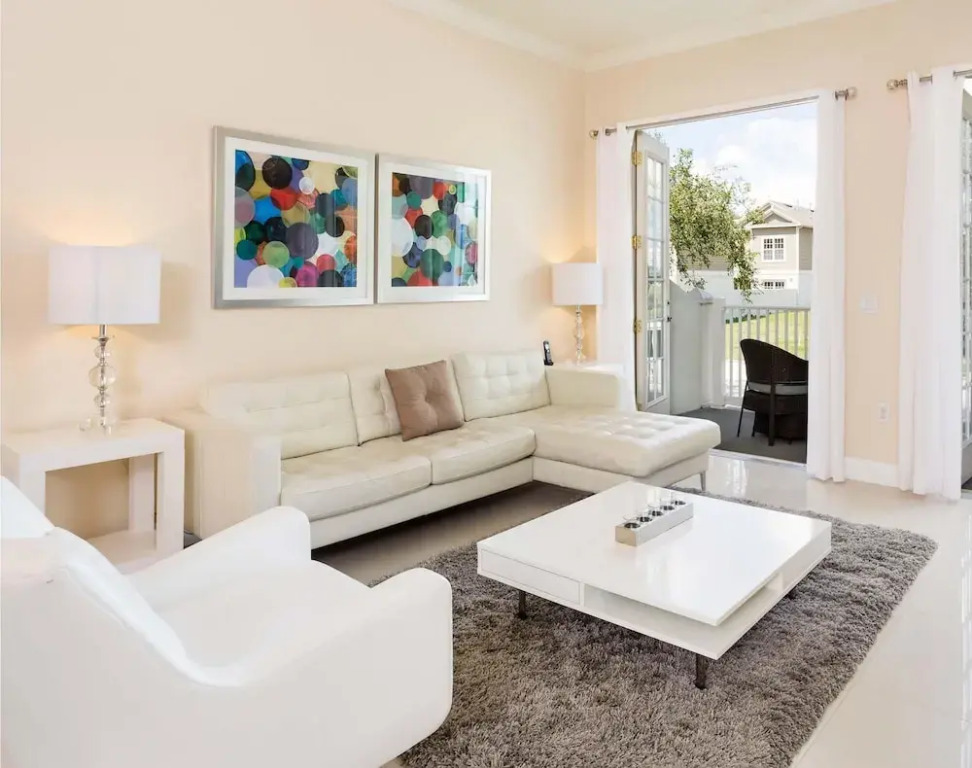 Condo Contemporary 3 Bedroom Reunion