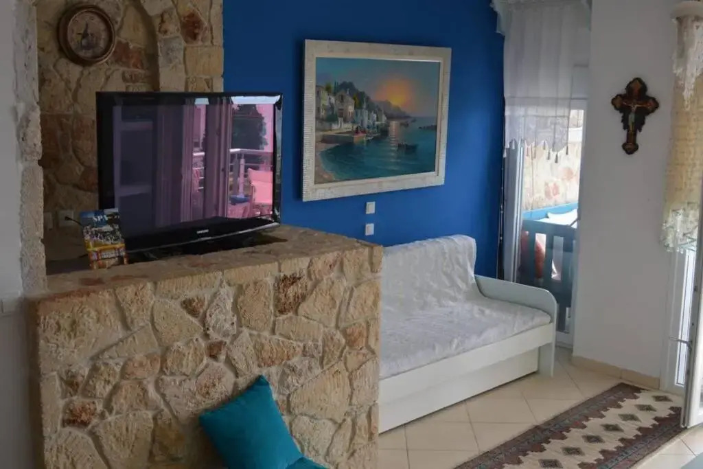 35 m from the beach, amazing seaview, Chalkidiki, Loutra Agias Paraskevis , Evdiriadis Luxury Apartment , you can see it on youtube if you type the name Evdiriadis
